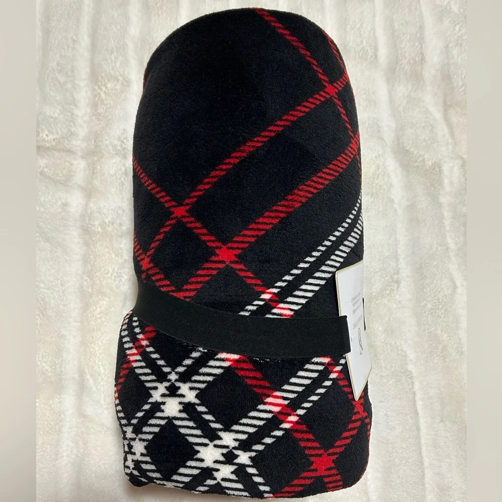 Victoria’s Secret 2025 Holiday Cozy Plush Blanket Black Plaid OS
